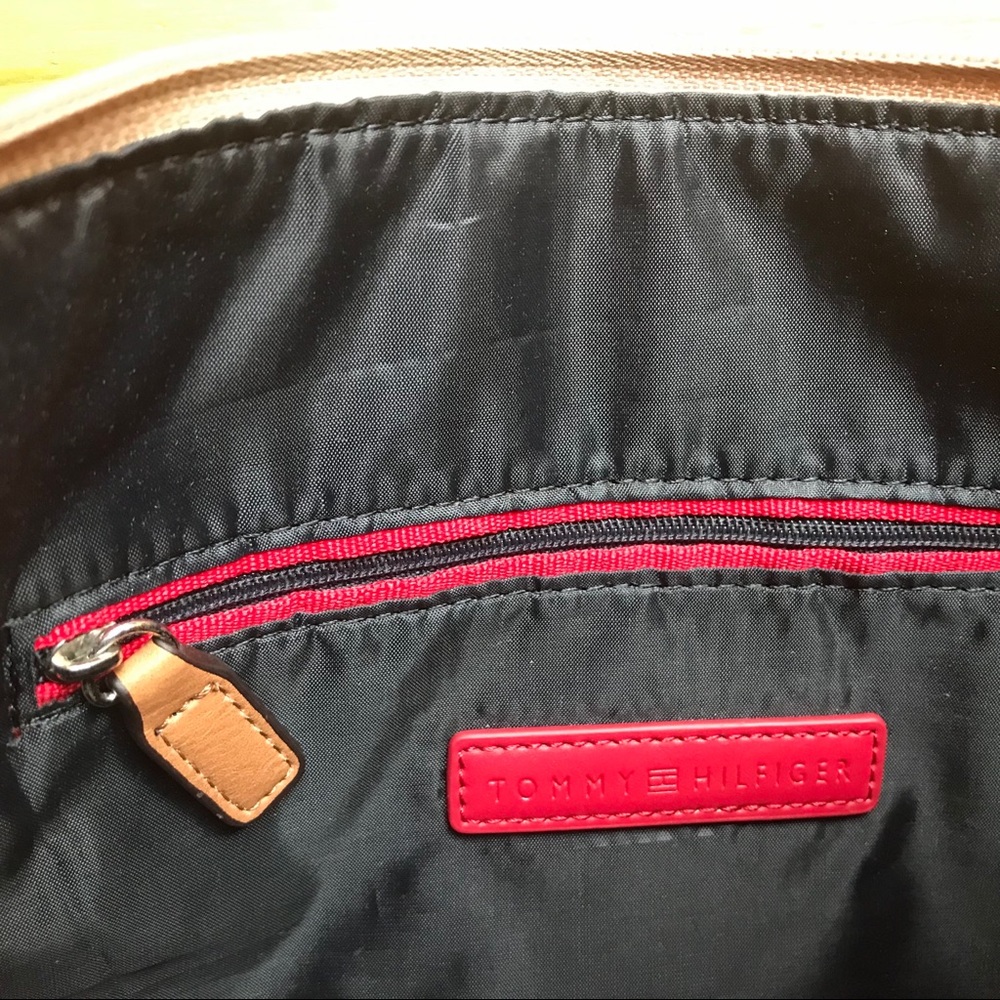 Tommy Hilfiger Beige Crossbody Purse, EUC, 10x11 - Picture 8 of 14
